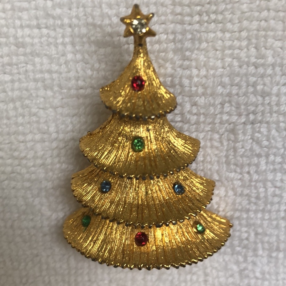 Vintage Christmas tree gold tone brooch pin, with multiple colored stones.